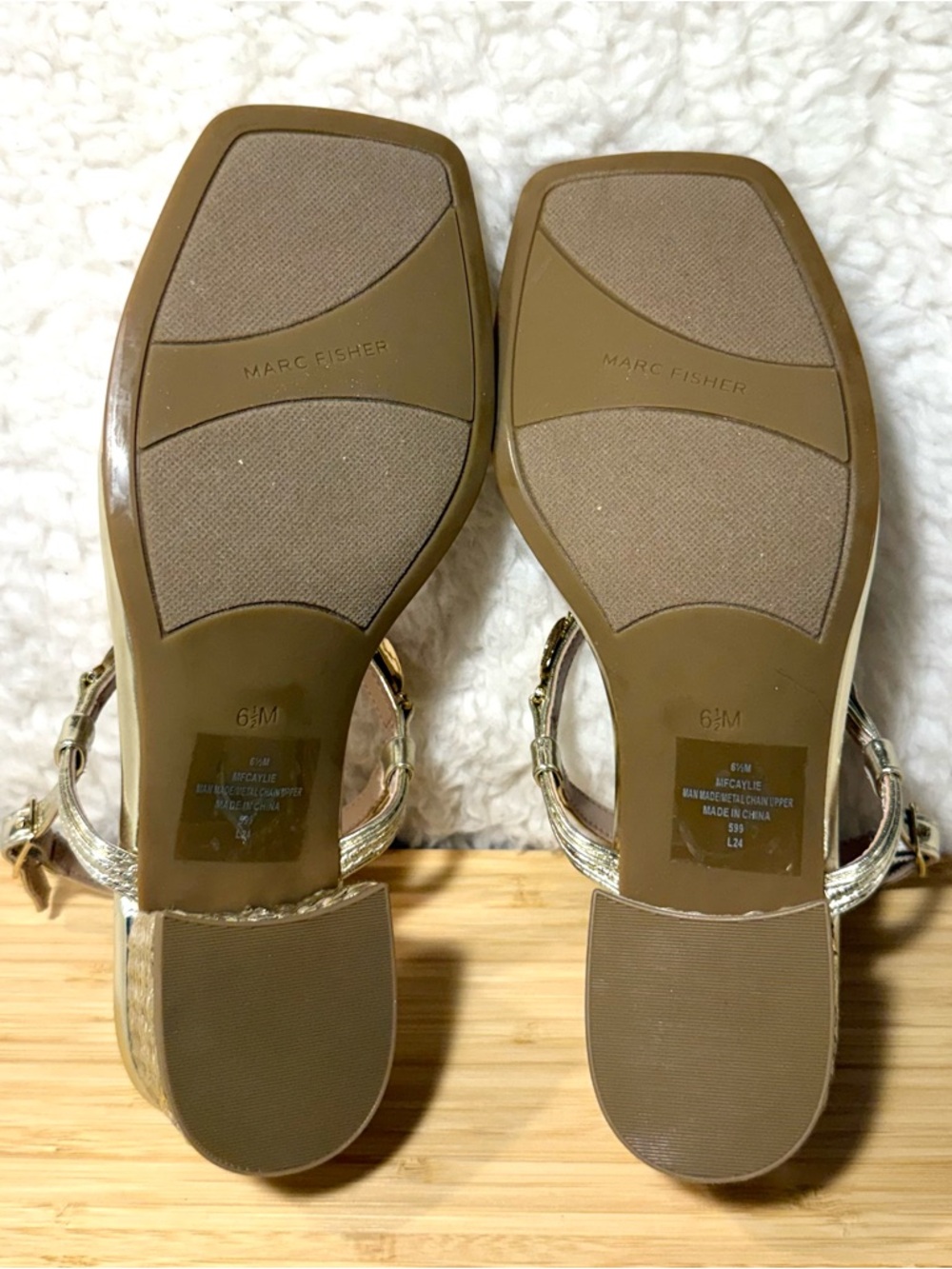 Marc Fisher Caylie Gold T-Strap Block Heel Sandals Womens 6.5M NEW - Picture 7 of 8
